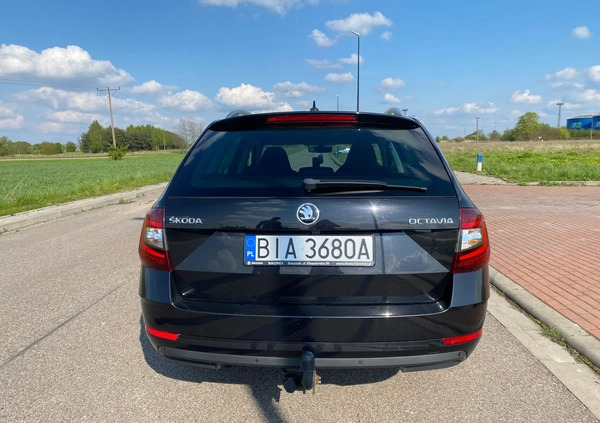 Skoda Octavia cena 49999 przebieg: 187000, rok produkcji 2017 z Łapy małe 277